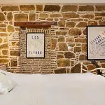 Duplex Camelia In Charming Old Town *