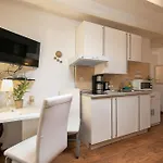 Duplex Camelia In Charming Old Town Daire