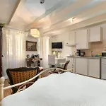 Duplex Camelia In Charming Old Town Rovinj