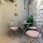 Duplex Camelia In Charming Old Town *