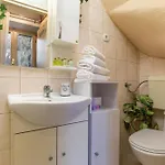Duplex Camelia In Charming Old Town