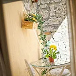 Duplex Camelia In Charming Old Town *