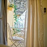 Duplex Camelia In Charming Old Town