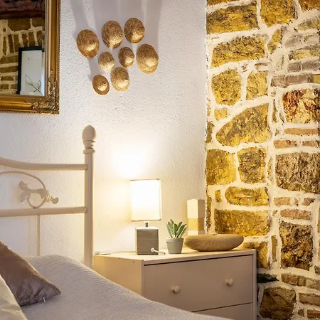 Duplex Camelia In Charming Old Town Rovinj