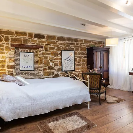 Duplex Camelia In Charming Old Town Rovinj