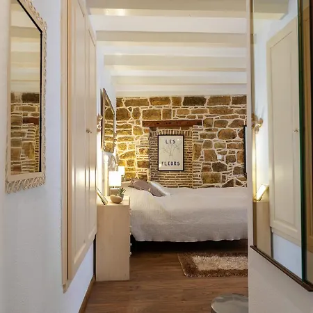 Duplex Camelia In Charming Old Town Appartamento