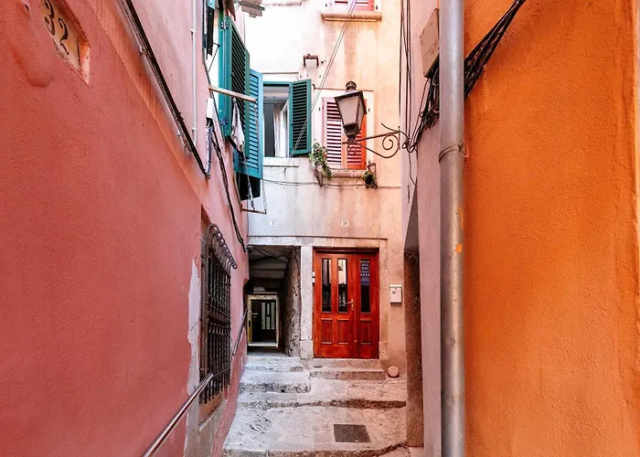 Duplex Camelia In Charming Old Town * Ρόβινι